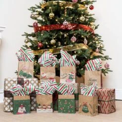 Small Kraft Paper Christmas Themed Bags With 10 Designs, 32 Pcs 15 Small Kraft Paper Christmas Themed Bags With 10 Designs, 32 Pcs -Xmas Supplies Shop 91xSM6Ik0IL. AC SL1500
